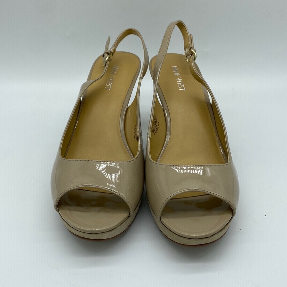 New Nine West 3 inch kitten heel sling back peep toe heels in tan. Size 9